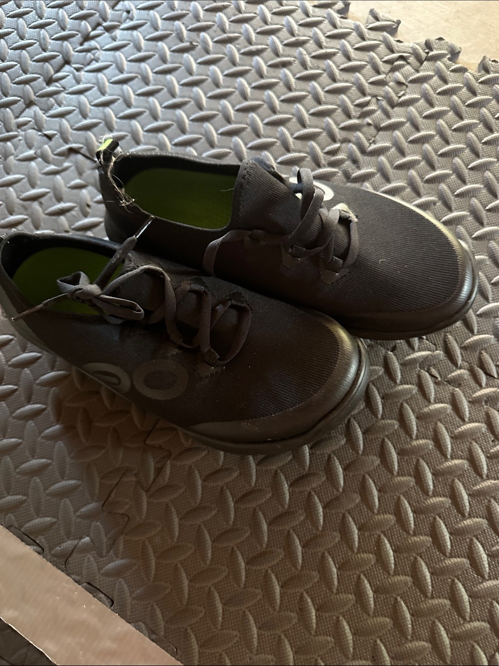OOFOS Black men’s Athletic Slip-On Sneakers
